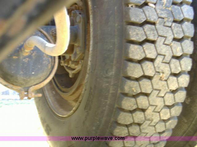 image for item 1801 1988 Freightliner FLC-64T semi truck