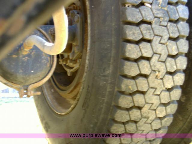 image for item 1801 1988 Freightliner FLC-64T semi truck