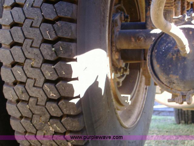 image for item 1801 1988 Freightliner FLC-64T semi truck