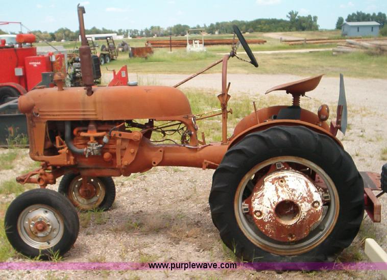 image for item 1900 IH Farmall F Cub tractor