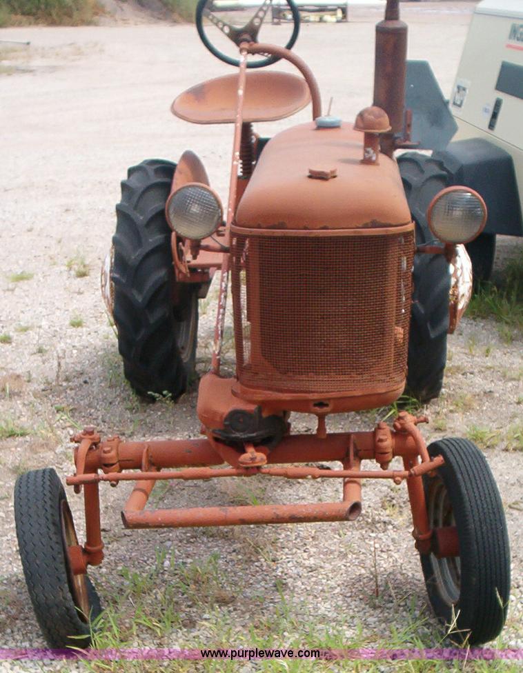 image for item 1900 IH Farmall F Cub tractor