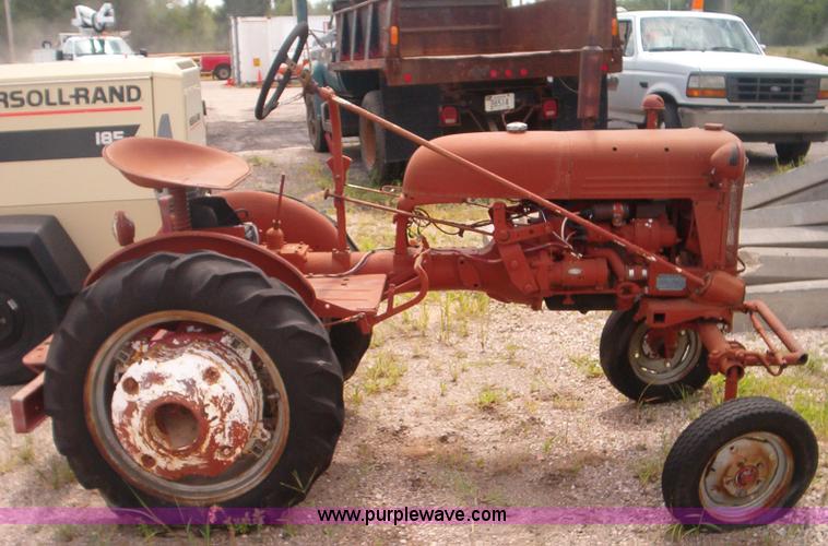image for item 1900 IH Farmall F Cub tractor