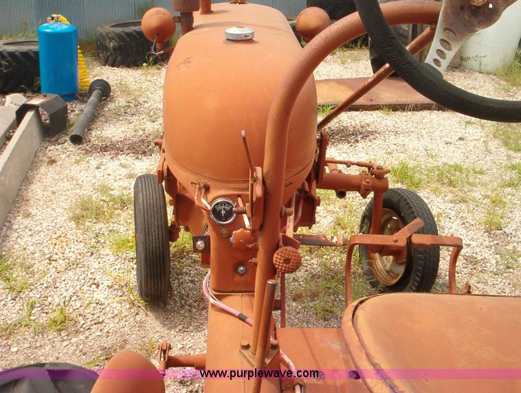 image for item 1900 IH Farmall F Cub tractor
