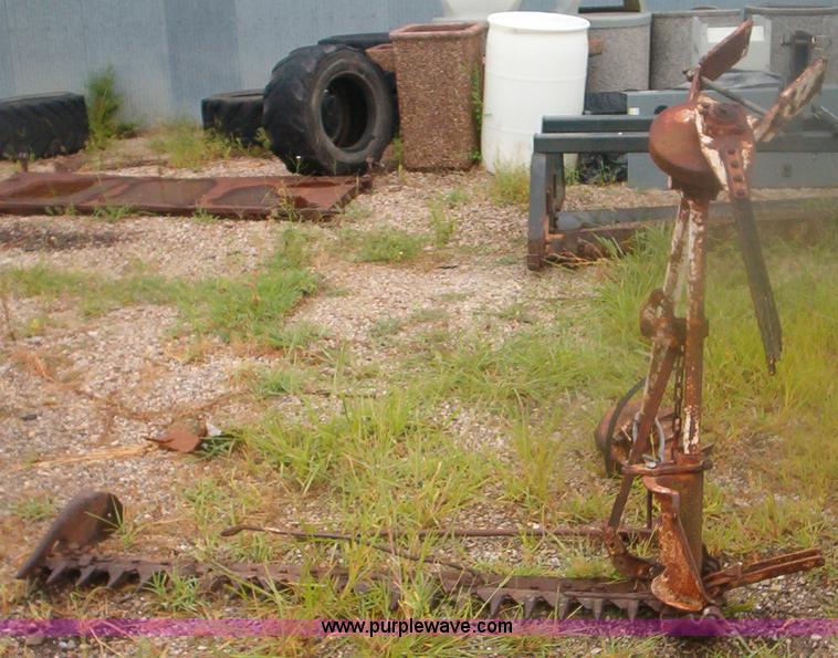 image for item 1900 IH Farmall F Cub tractor