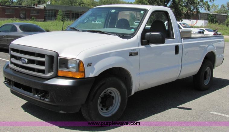 image for item 2244 2001 Ford F250 Super Duty pickup truck