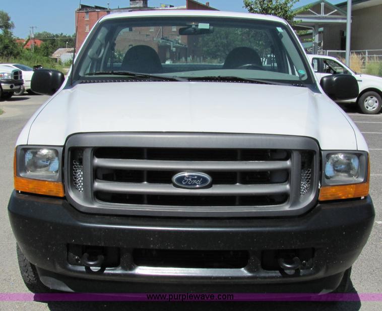 image for item 2244 2001 Ford F250 Super Duty pickup truck