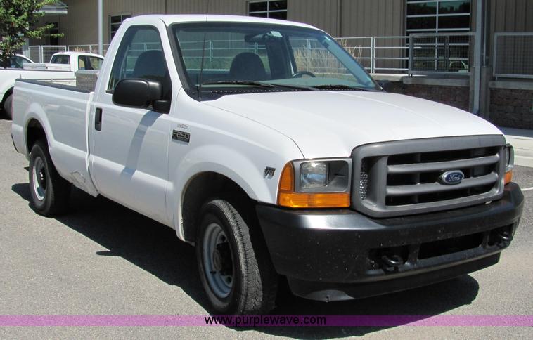 image for item 2244 2001 Ford F250 Super Duty pickup truck