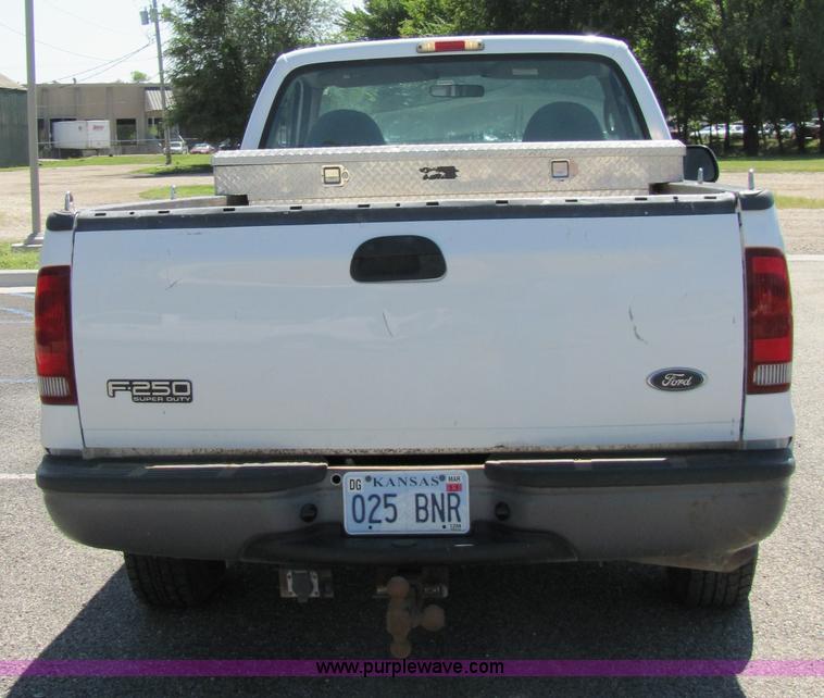 image for item 2244 2001 Ford F250 Super Duty pickup truck