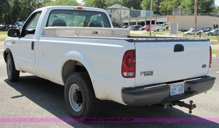image for item 2244 2001 Ford F250 Super Duty pickup truck
