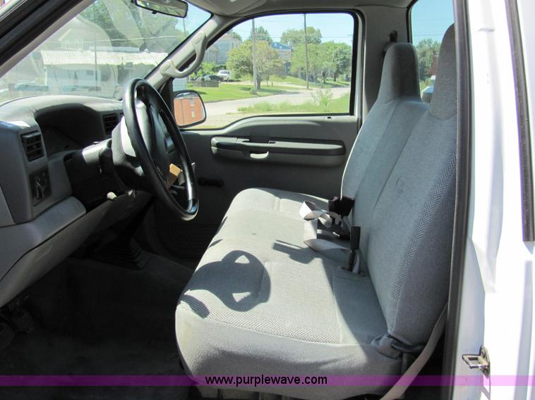 image for item 2244 2001 Ford F250 Super Duty pickup truck