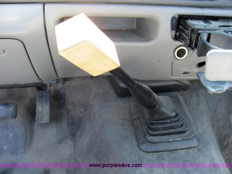 image for item 2244 2001 Ford F250 Super Duty pickup truck