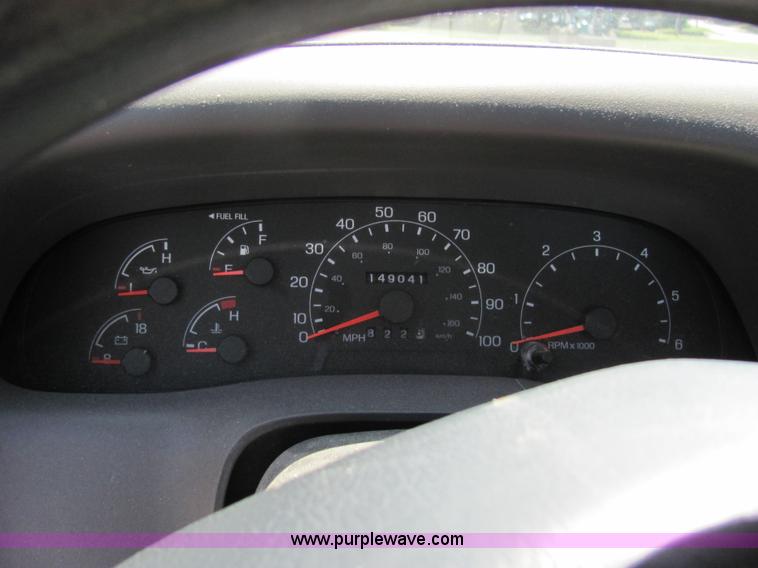 image for item 2244 2001 Ford F250 Super Duty pickup truck