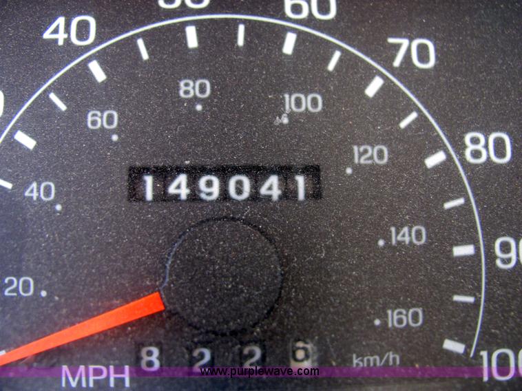 image for item 2244 2001 Ford F250 Super Duty pickup truck