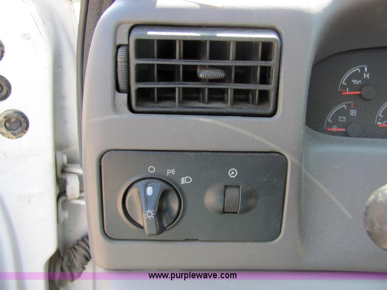 image for item 2244 2001 Ford F250 Super Duty pickup truck