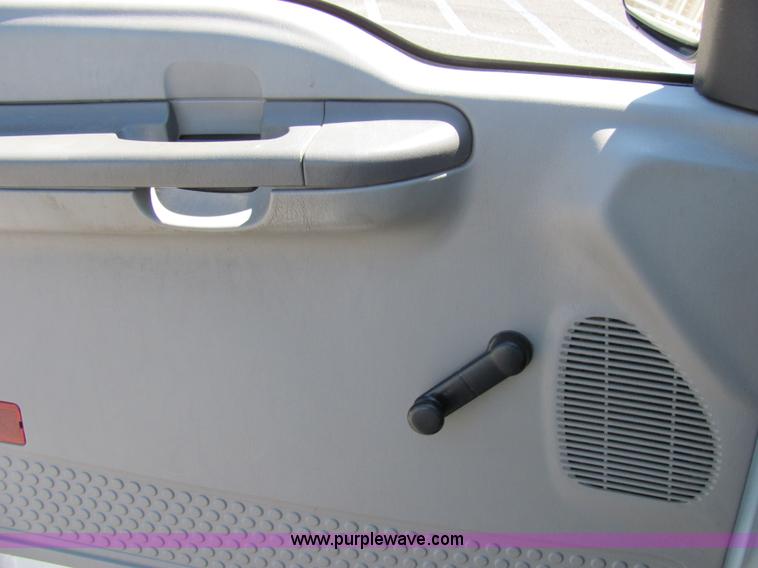 image for item 2244 2001 Ford F250 Super Duty pickup truck