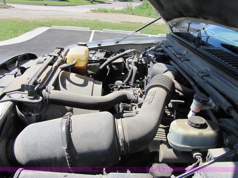 image for item 2244 2001 Ford F250 Super Duty pickup truck