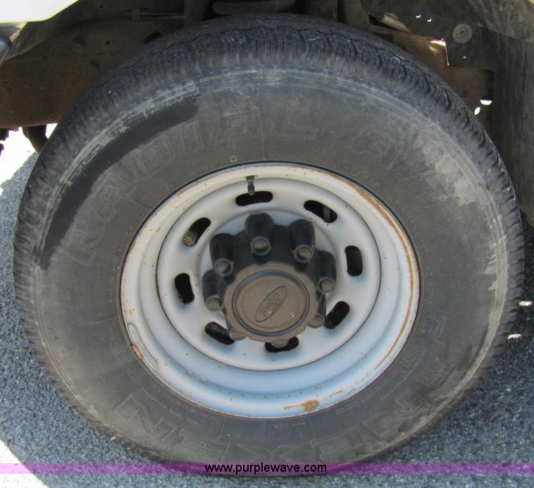 image for item 2244 2001 Ford F250 Super Duty pickup truck