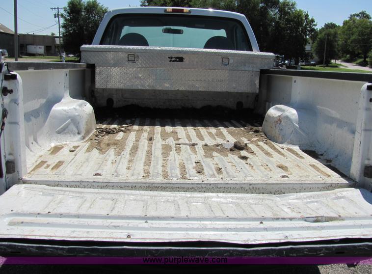 image for item 2244 2001 Ford F250 Super Duty pickup truck