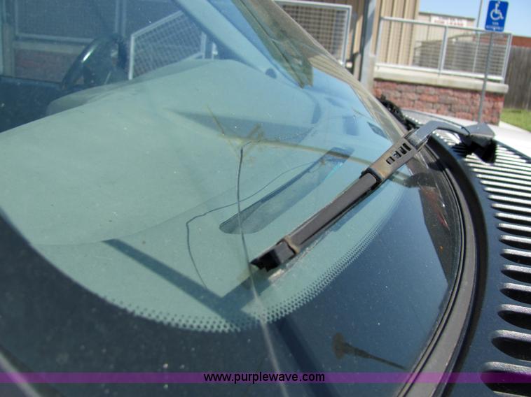 image for item 2244 2001 Ford F250 Super Duty pickup truck