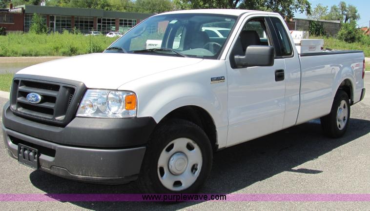 image for item 2245 2006 Ford F150 pickup truck