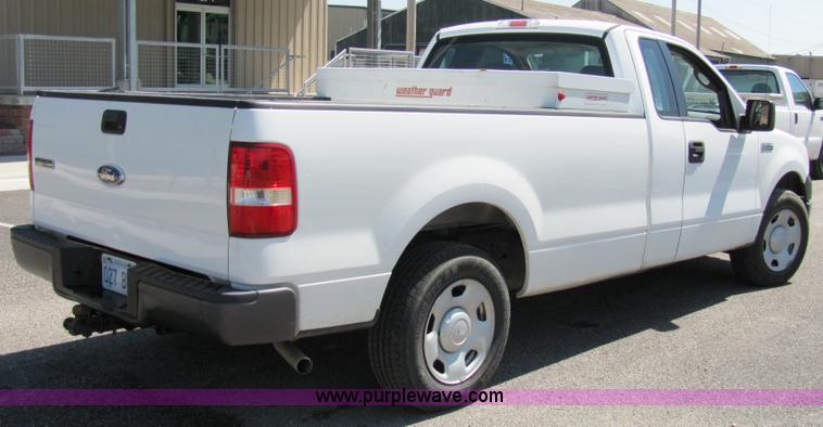 image for item 2245 2006 Ford F150 pickup truck