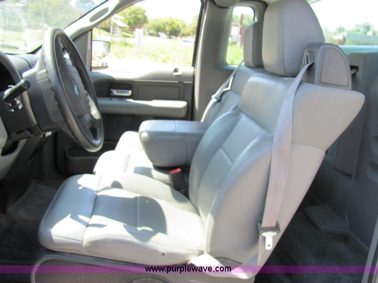 image for item 2245 2006 Ford F150 pickup truck