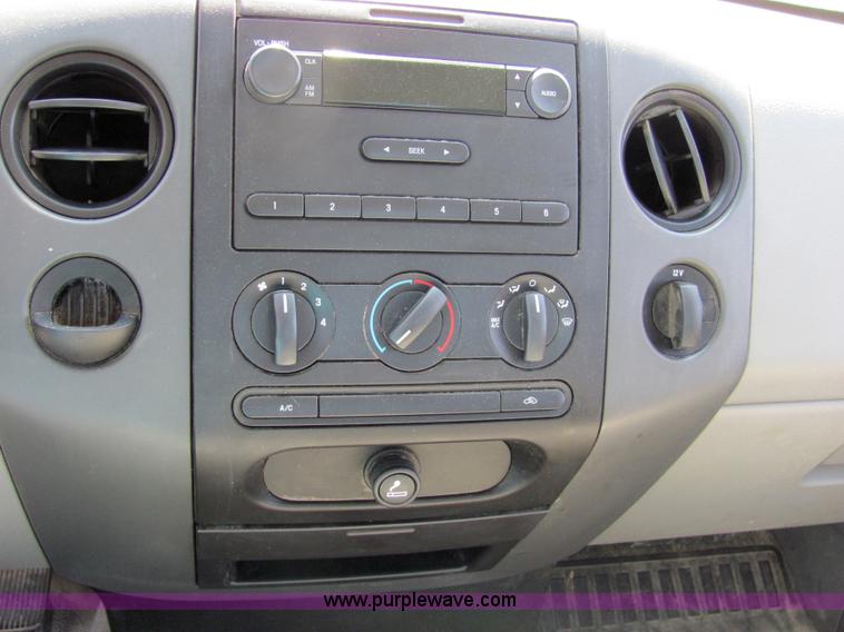 image for item 2245 2006 Ford F150 pickup truck