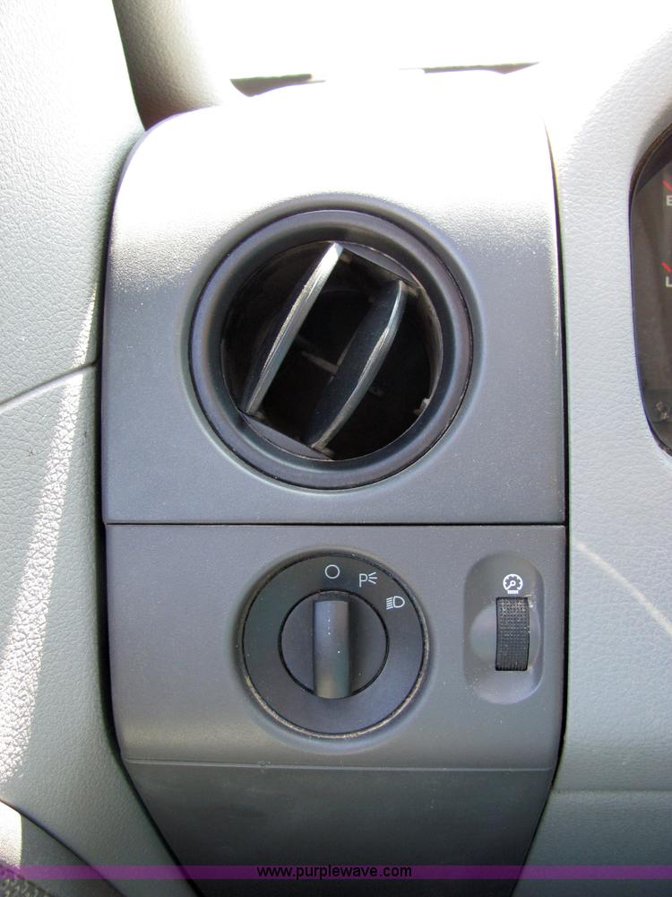 image for item 2245 2006 Ford F150 pickup truck