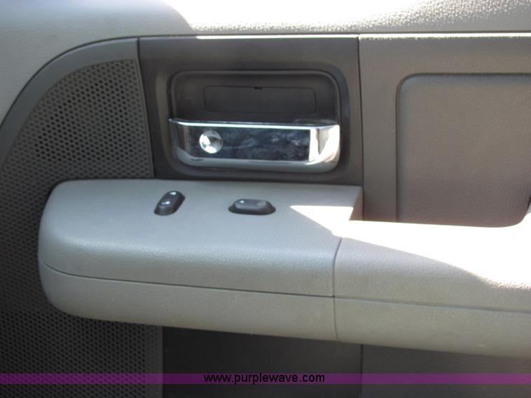 image for item 2245 2006 Ford F150 pickup truck