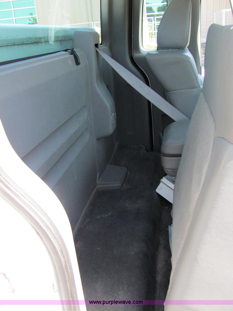 image for item 2245 2006 Ford F150 pickup truck