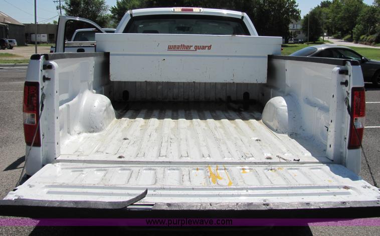 image for item 2245 2006 Ford F150 pickup truck