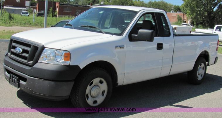 image for item 2247 2006 Ford F150 XL pickup truck
