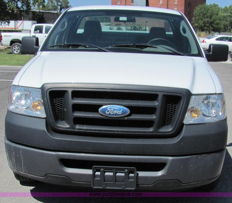 image for item 2247 2006 Ford F150 XL pickup truck