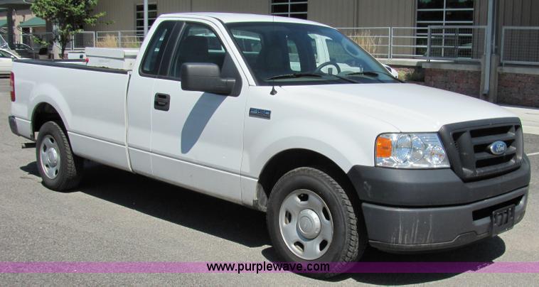 image for item 2247 2006 Ford F150 XL pickup truck