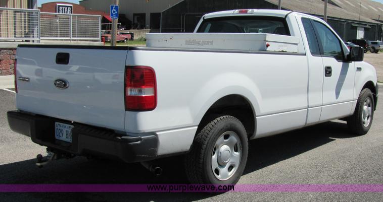 image for item 2247 2006 Ford F150 XL pickup truck