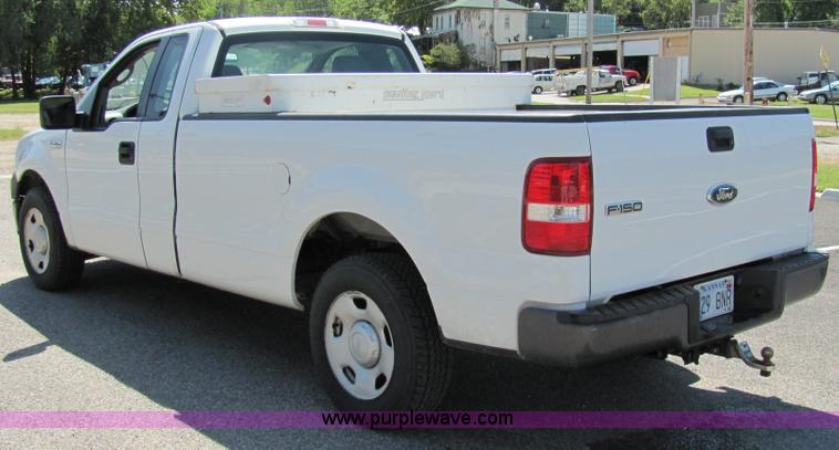 image for item 2247 2006 Ford F150 XL pickup truck