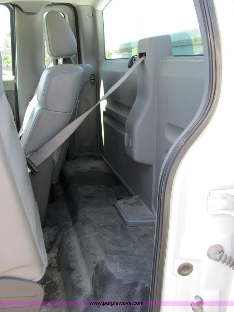 image for item 2247 2006 Ford F150 XL pickup truck