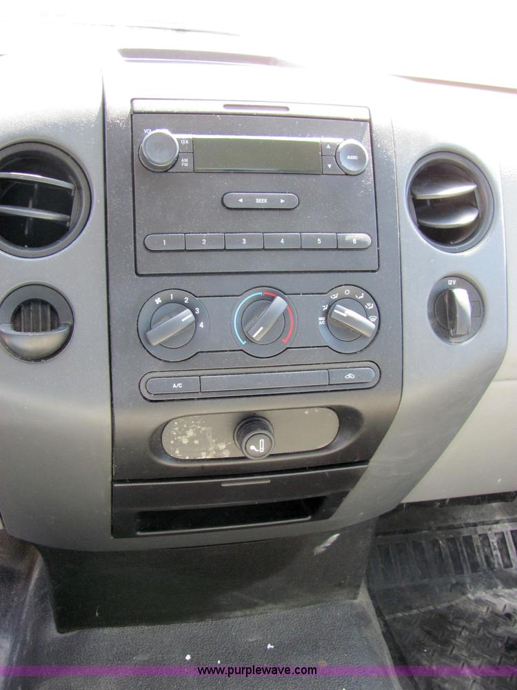 image for item 2247 2006 Ford F150 XL pickup truck