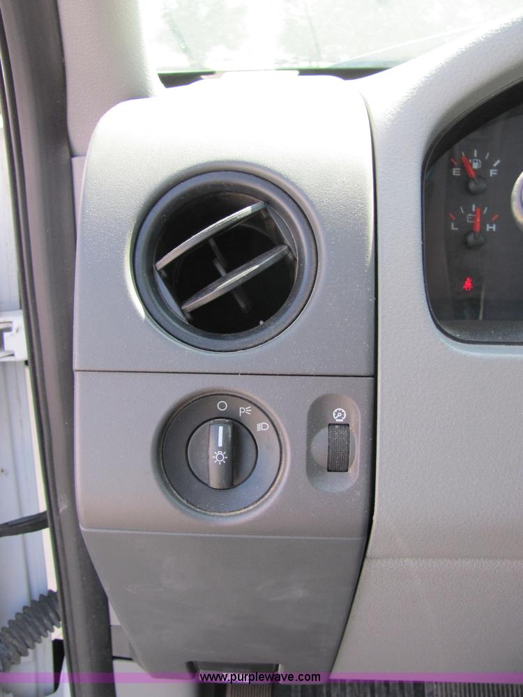 image for item 2247 2006 Ford F150 XL pickup truck