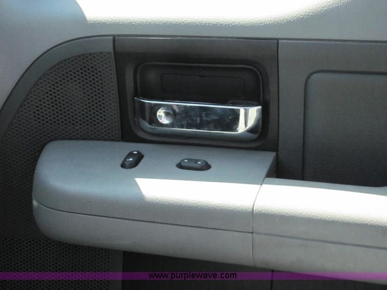 image for item 2247 2006 Ford F150 XL pickup truck