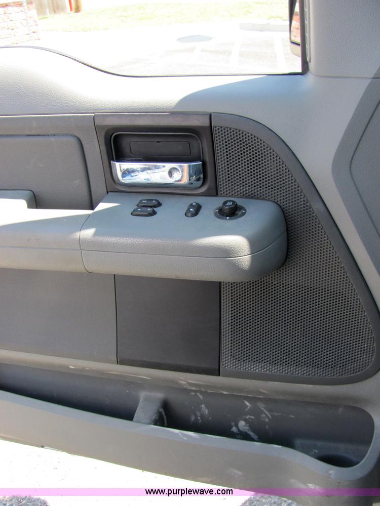 image for item 2247 2006 Ford F150 XL pickup truck