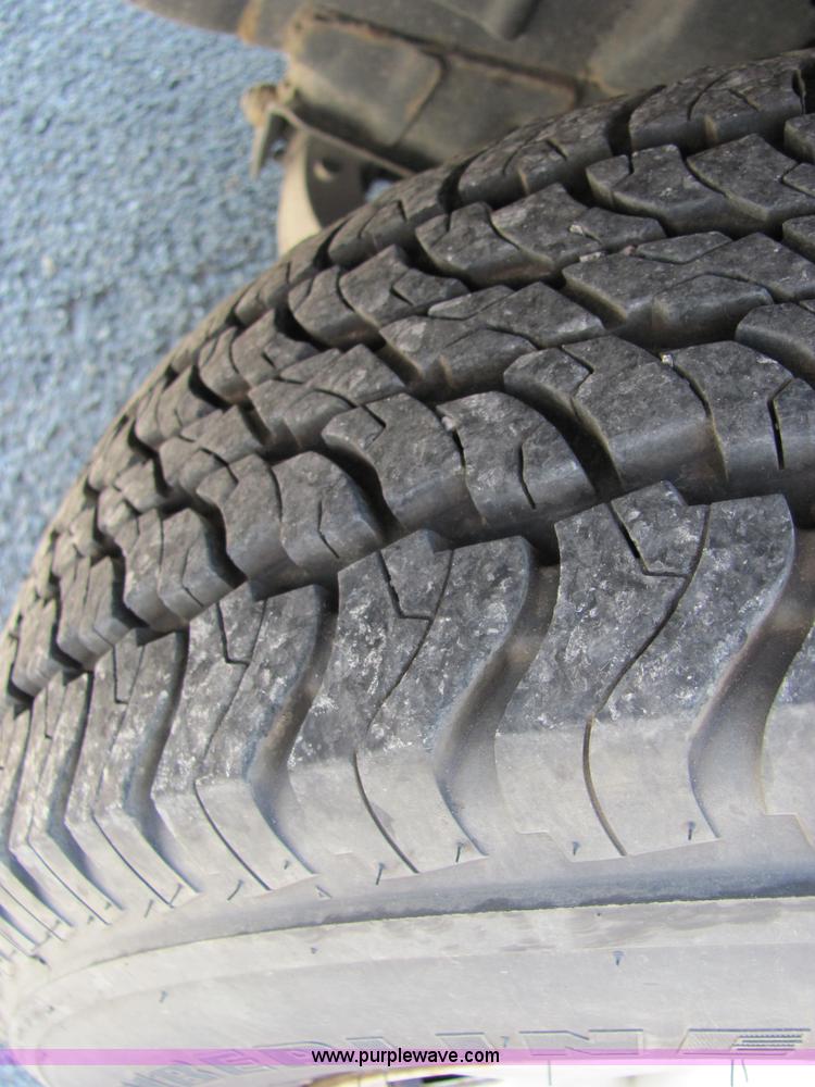 image for item 2247 2006 Ford F150 XL pickup truck