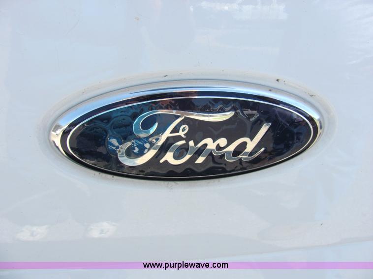 image for item 2247 2006 Ford F150 XL pickup truck