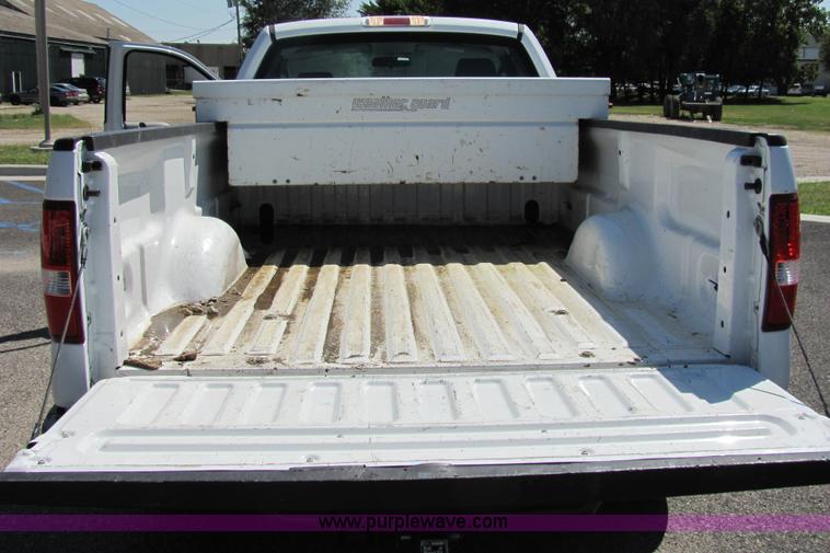 image for item 2247 2006 Ford F150 XL pickup truck