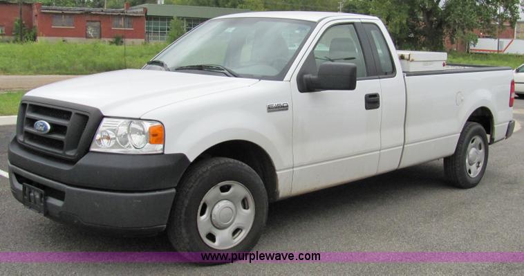 image for item 2330 2006 Ford F150 pickup truck