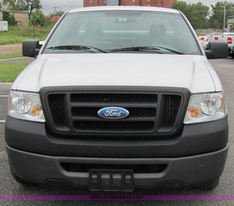 image for item 2330 2006 Ford F150 pickup truck