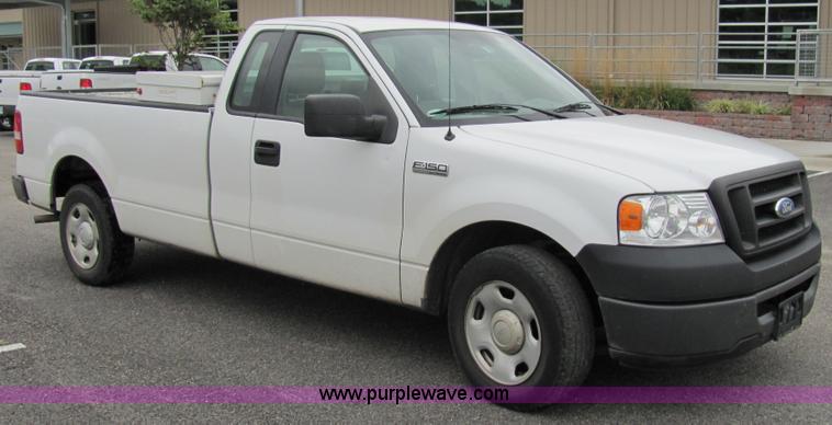 image for item 2330 2006 Ford F150 pickup truck