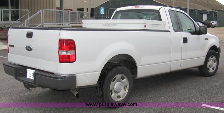 image for item 2330 2006 Ford F150 pickup truck