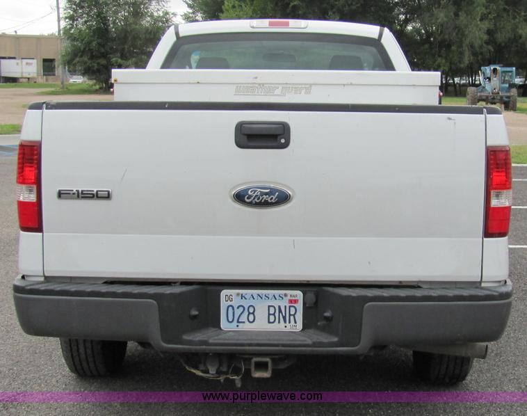 image for item 2330 2006 Ford F150 pickup truck