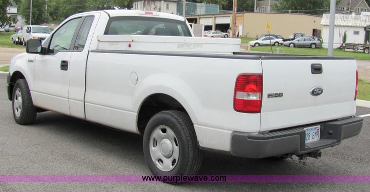 image for item 2330 2006 Ford F150 pickup truck